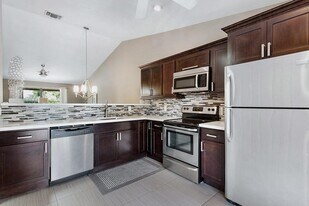 13115 Belhaven Ct, Unit 28 in Wellington, FL - Building Photo