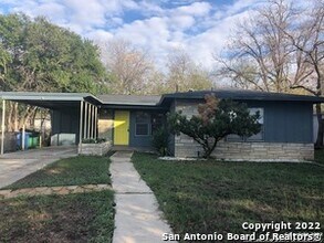219 Radiance Dr in San Antonio, TX - Building Photo - Building Photo