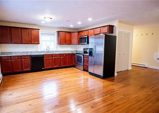 5 Hewitt St in Providence, RI - Building Photo - Building Photo