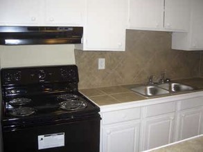 Golden Apartments in Decatur, GA - Building Photo - Interior Photo