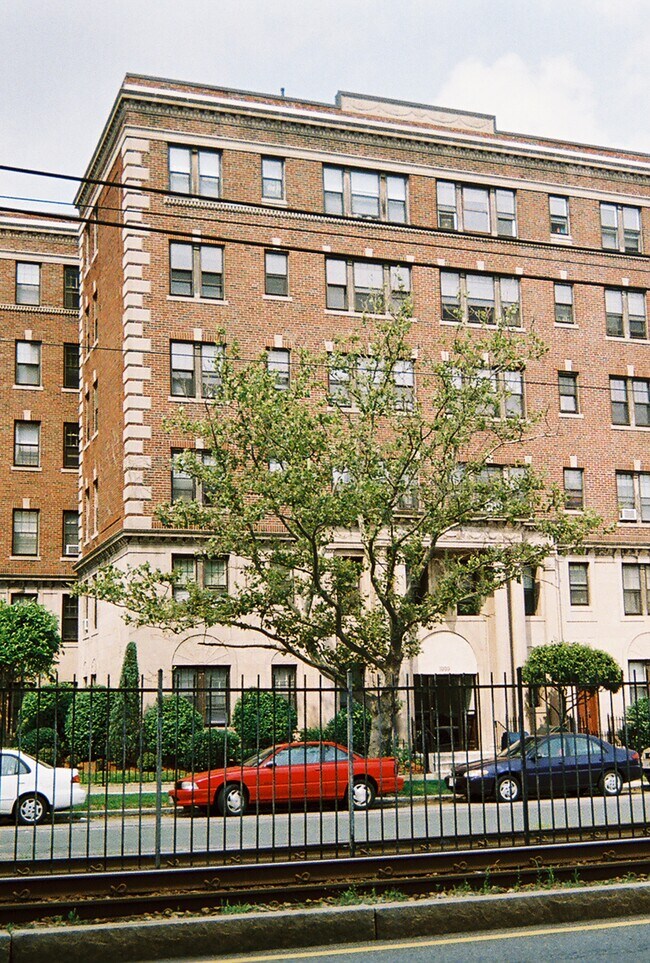 1997 Commonwealth Ave, Unit 7 in Boston, MA - Building Photo - Building Photo