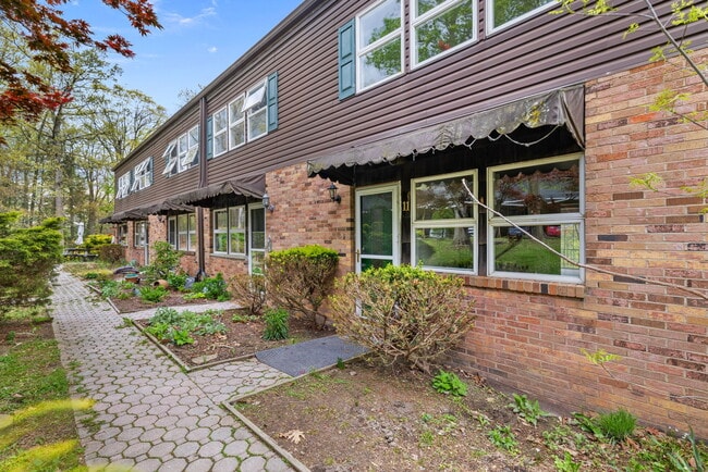 property at 216 Oakview Dr