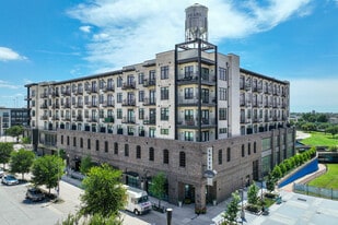 Pearl Lofts in Dallas, TX - Building Photo