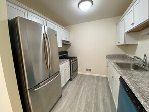 3 Bedroom Condo in Milwaukee, WI - Building Photo - Building Photo