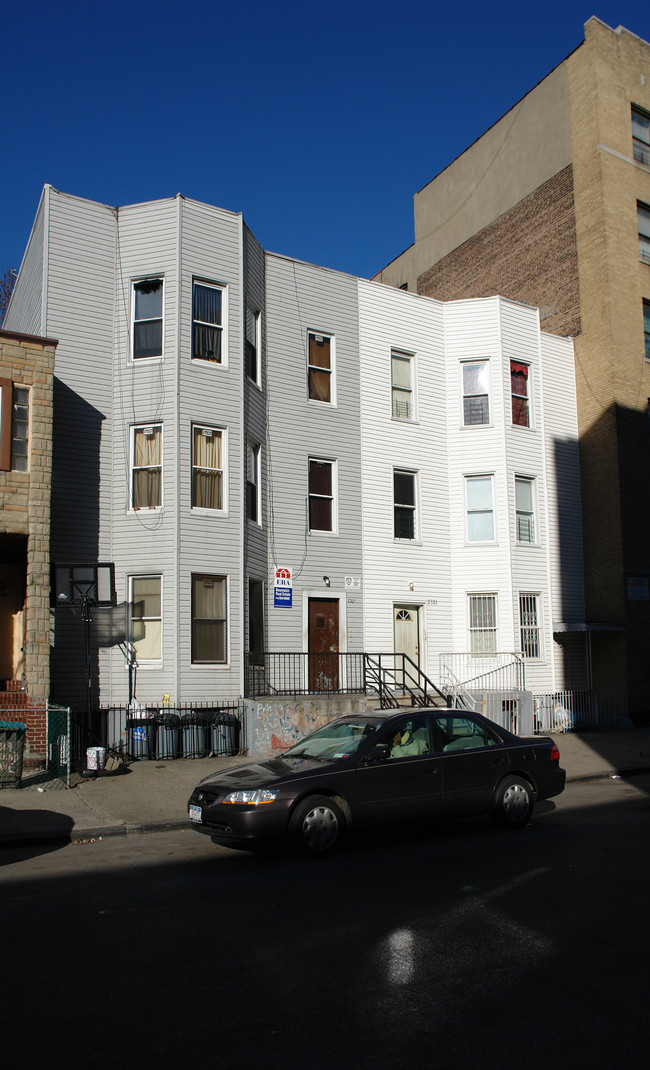 2321-2323 Grand Ave in Bronx, NY - Building Photo - Building Photo