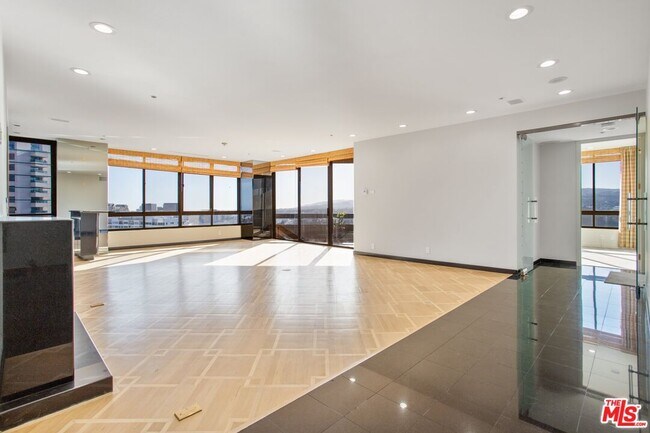 10430 Wilshire Blvd-Unit -2001 in Los Angeles, CA - Building Photo - Building Photo