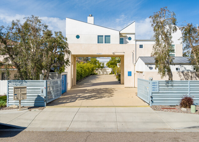 402 W Lincoln Ave in Escondido, CA - Building Photo - Building Photo