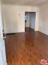 1543 11th St-Unit -B in Santa Monica, CA - Foto de edificio - Building Photo