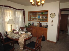 1233 S 87th St, Unit lower dulex in West Allis, WI - Building Photo - Building Photo