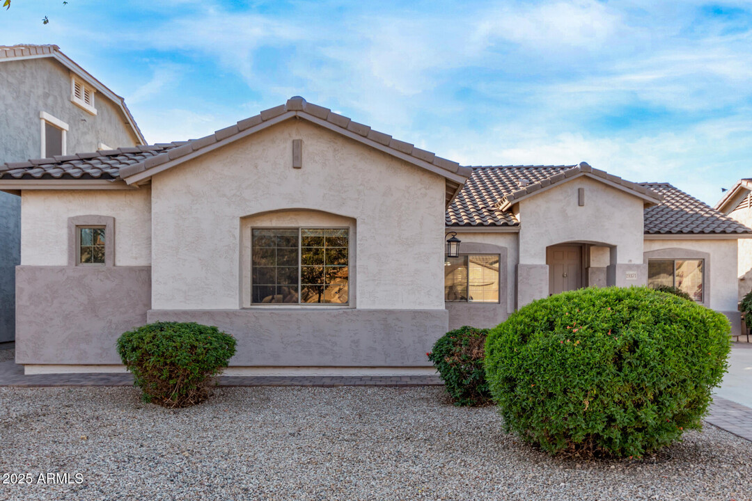 19371 E Carriage Way in Queen Creek, AZ - Building Photo