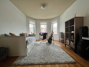 125 Park Dr in Boston, MA - Foto de edificio - Building Photo