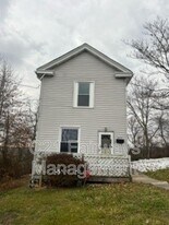525 8th St in Clairton, PA - Building Photo