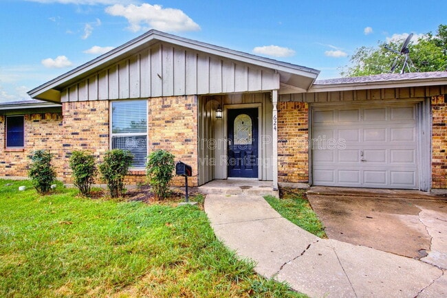 624 Patricia Dr in Sherman, TX - Building Photo - Building Photo