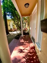 7284 1/2 Fountain Ave, Unit House # in West Hollywood, CA - Building Photo - Building Photo