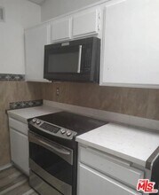 18433 Hatteras St in Los Angeles, CA - Building Photo - Building Photo