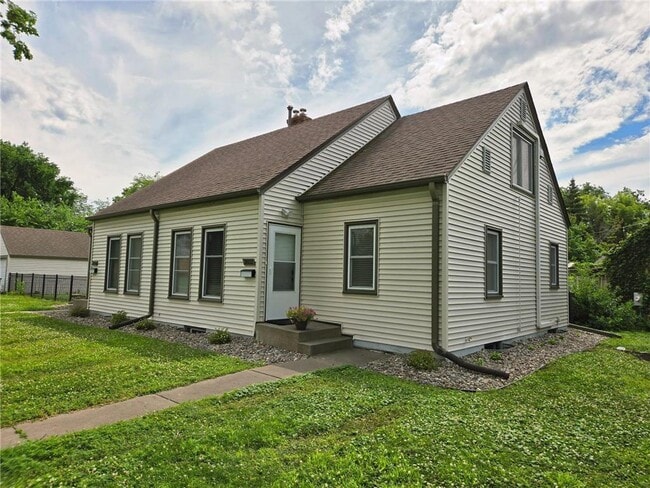 3858 Wooddale Ave S in St. Louis Park, MN - Building Photo - Building Photo