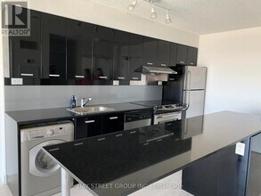 19 Singer Ct in Toronto, ON - Building Photo - Building Photo