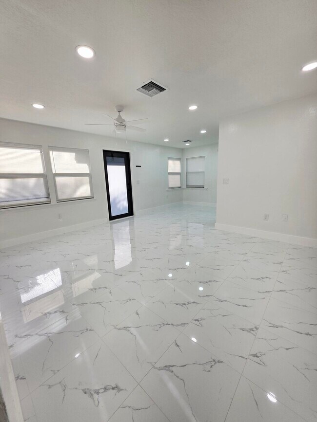 4778 Carver St in Greenacres, FL - Building Photo - Building Photo