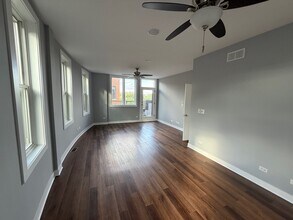 2864 N River Walk Dr in Chicago, IL - Building Photo - Building Photo