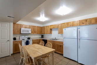 122 Falls Ave in Twin Falls, ID - Foto de edificio - Building Photo