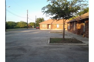 Amanda Gardens Apartments in San Antonio, TX - Building Photo - Building Photo