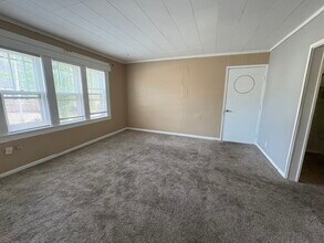 5715 W Mitchell St in West Allis, WI - Foto de edificio - Building Photo