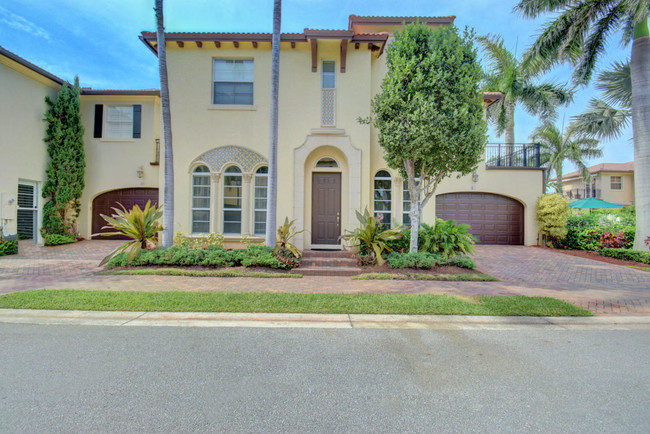 property at 81 Via Poinciana St