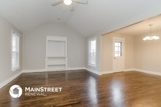 12806 Richmond Ave in Grandview, MO - Foto de edificio - Building Photo