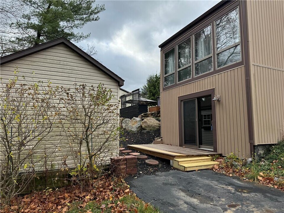 3704 Crest View Dr-Unit -Lower Level in Allentown, PA - Building Photo