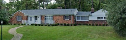 24975 Franklin Park Dr in Franklin, MI - Building Photo - Building Photo