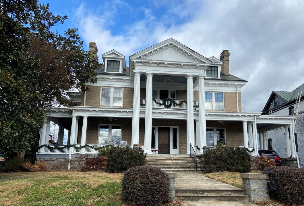 441 Highland Ave SW in Roanoke, VA - Building Photo