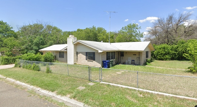 101 E Cherokee Dr