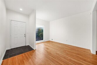 1086 Pine Grove Ave NE in Atlanta, GA - Building Photo - Building Photo