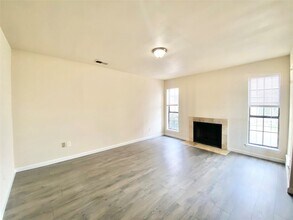 8001 Rothington Rd, Unit 21 in Dallas, TX - Building Photo - Building Photo