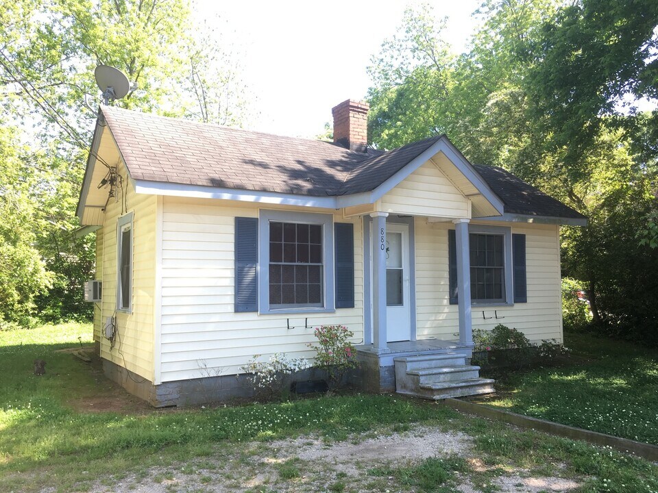 880 Sunset Dr in Athens, GA - Building Photo