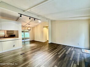 13716 John Williams Rd in Sanderson, FL - Foto de edificio - Building Photo