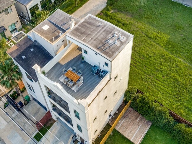 property at 1509 Holly St