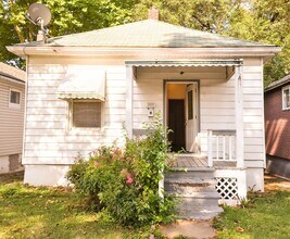 5111 Cologne Ave in St. Louis, MO - Building Photo - Building Photo