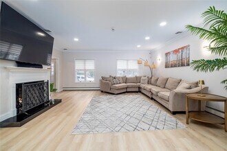 2424 Lakeside Dr in Baldwin, NY - Building Photo - Building Photo