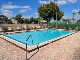 5305 Summerlin Rd in Ft. Myers, FL - Building Photo