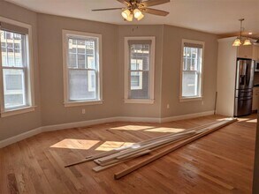 16 Bowen Ave, Unit 1 in Medford, MA - Foto de edificio - Building Photo
