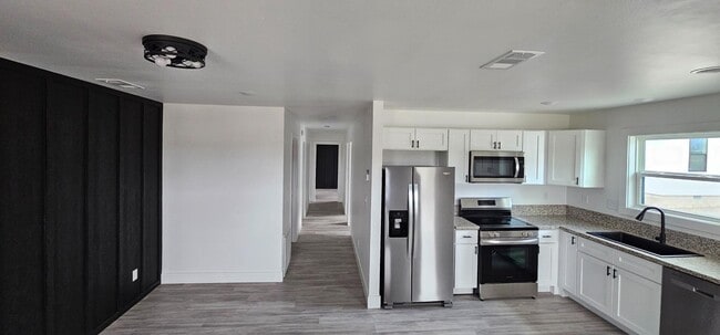 1513 N Springfield St in Berryville, AR - Building Photo - Building Photo