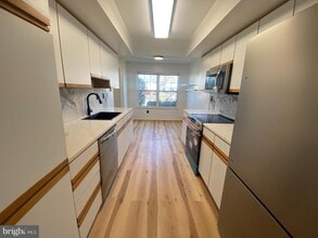 6603 Colonial Ct in North Wales, PA - Building Photo - Building Photo
