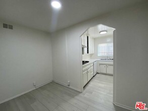 2332 S Beverly Glen Blvd in Los Angeles, CA - Building Photo - Building Photo