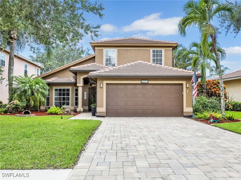 2071 Morning Sun Ln in Naples, FL - Building Photo