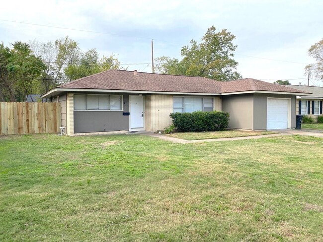 1913 Huge Oaks St in Houston, TX - Building Photo - Building Photo