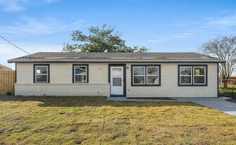 921 Nottingham Dr in Panama City, FL - Building Photo