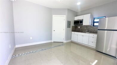 3121 SW 19th Ter in Miami, FL - Building Photo - Building Photo