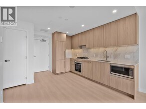 626 Claremont St in Coquitlam, BC - Building Photo - Building Photo