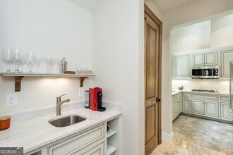 5138 Northside Dr NW in Atlanta, GA - Building Photo - Building Photo